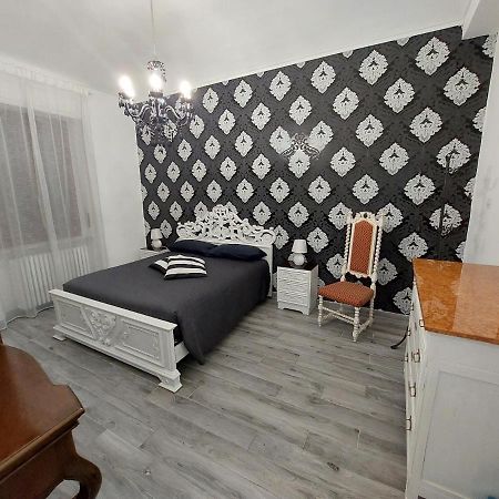 トリノCasa Bumbunin, Vicino Al Centro E Al Politecnicoアパートメント エクステリア 写真