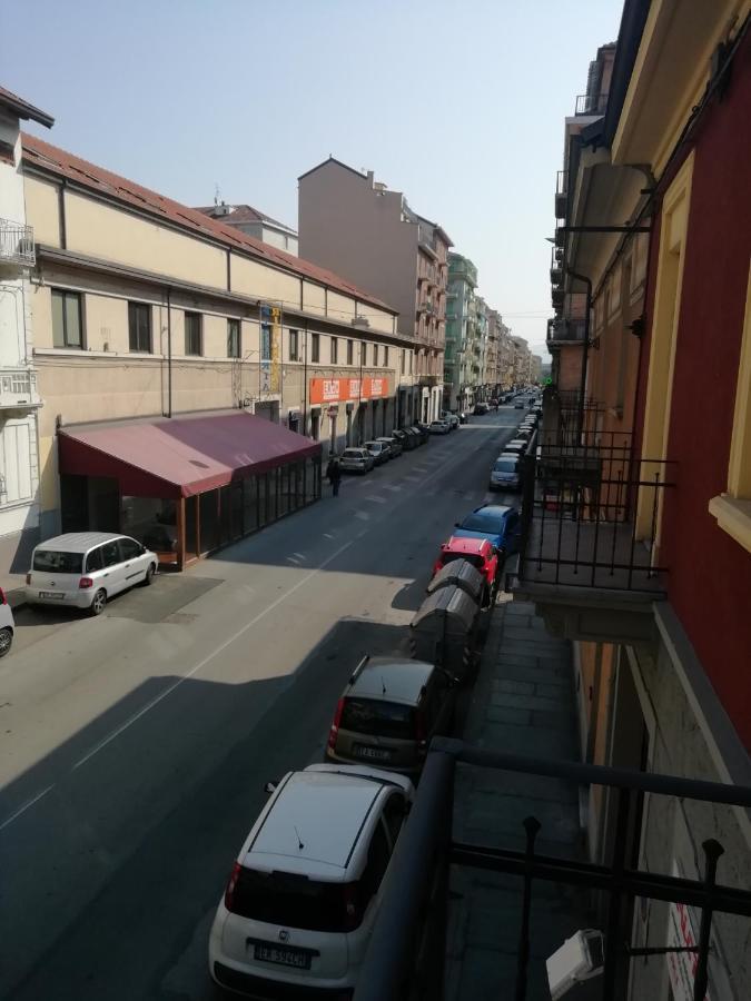 トリノCasa Bumbunin, Vicino Al Centro E Al Politecnicoアパートメント エクステリア 写真